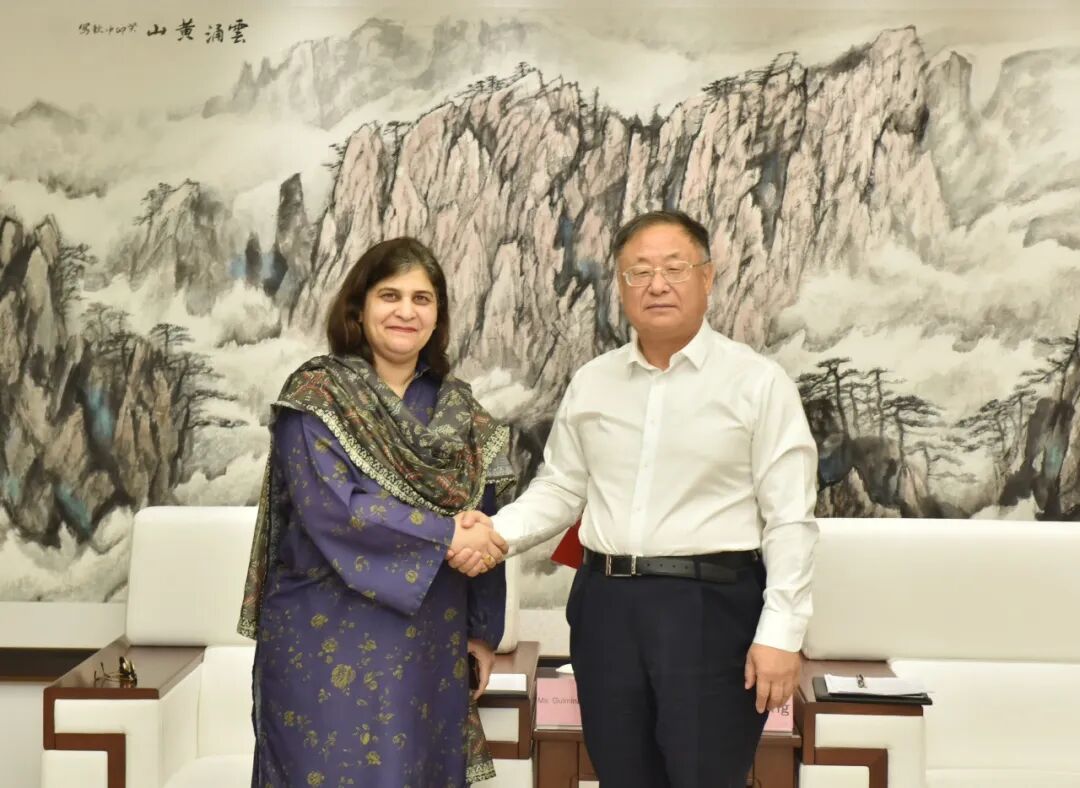 巴基斯坦国家职业教育委员会主席一行参访中智集团